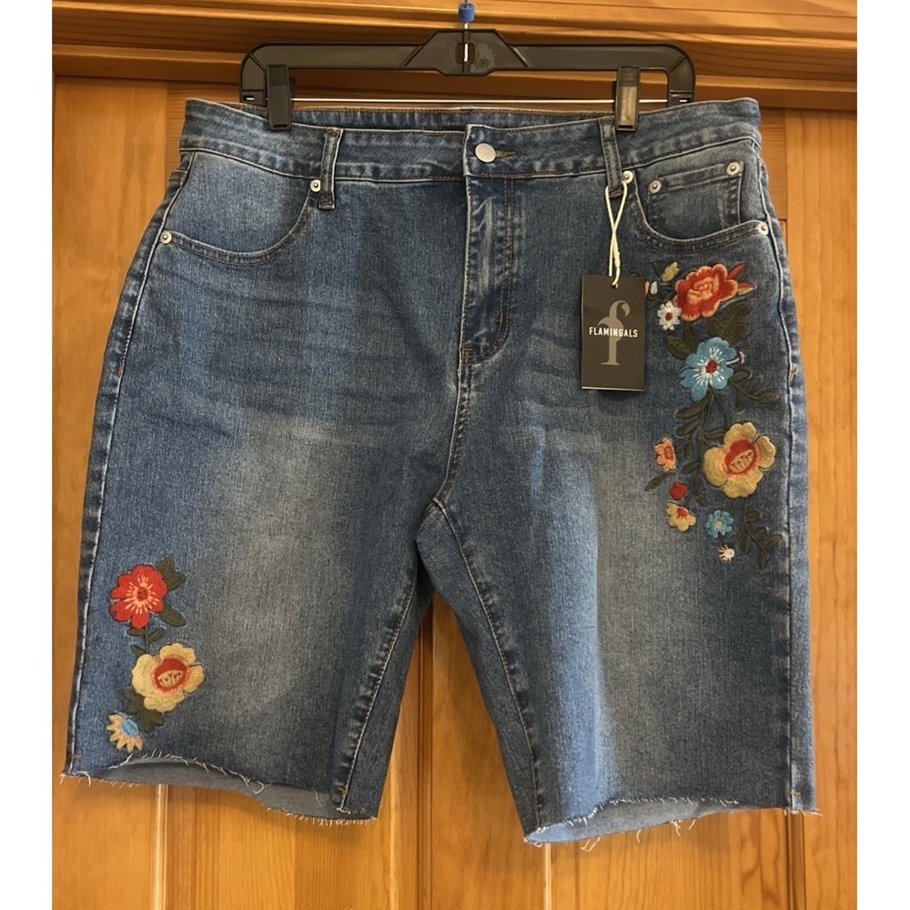 Flamingals Women's Embroidered Floral  High Rise Shorts 2xl Raw Hem